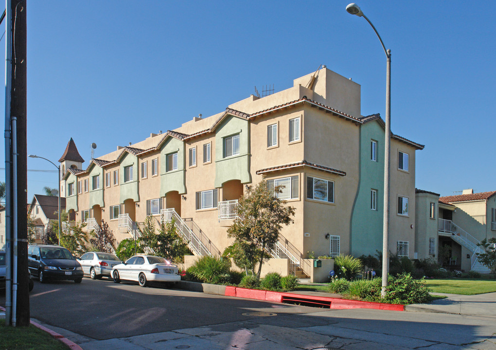 1069 S Wooster St in Los Angeles, CA - Foto de edificio