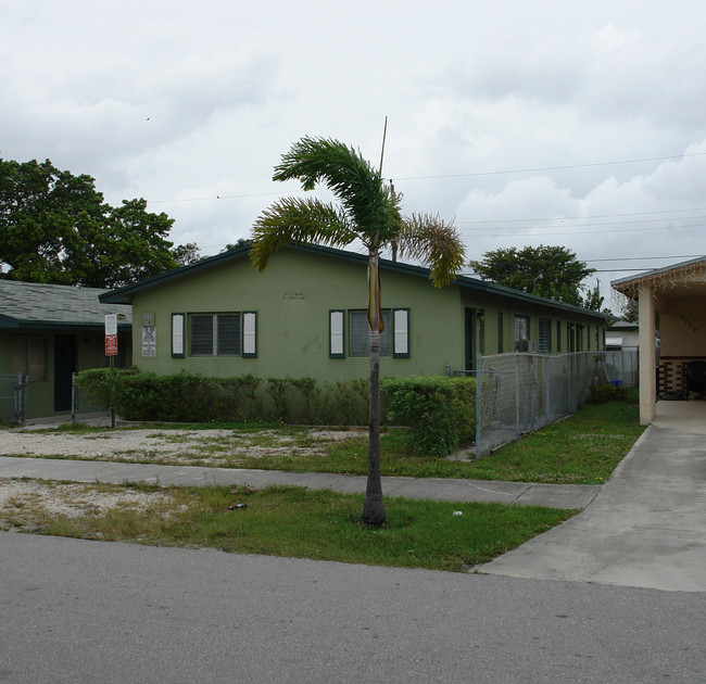 2219-2223 Forrest St in Hollywood, FL - Building Photo - Building Photo