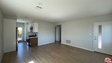 4935 20th St in Los Angeles, CA - Foto de edificio - Building Photo