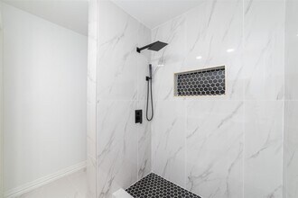 2707 Ashford Trail Dr in Houston, TX - Building Photo - Building Photo