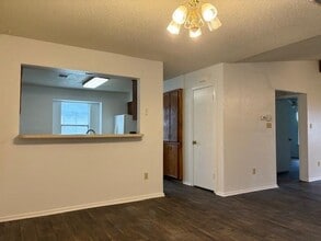 1911 Willow Bend Dr in Wharton, TX - Building Photo - Building Photo