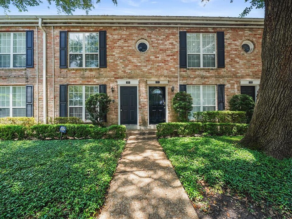 6402 Del Monte Dr in Houston, TX - Building Photo