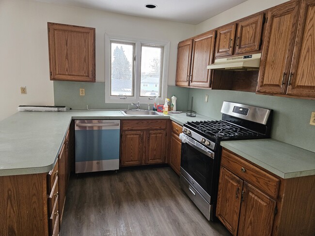 210 Garibaldi Ave in Stratford, CT - Building Photo - Building Photo