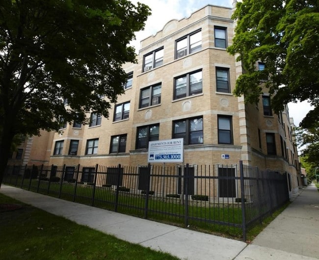 8100-8114 S Essex Ave Chicago, IL 60617 in Chicago, IL - Building Photo - Building Photo