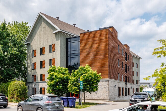 Manoir du Vieux Saint-Martin in Laval, QC - Building Photo - Primary Photo