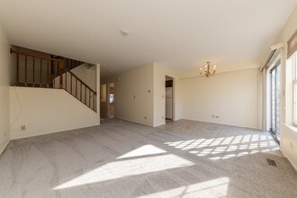 260 E Fabish Dr in Buffalo Grove, IL - Building Photo - Building Photo