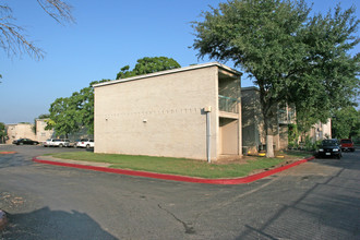 Diamante Apartments in San Antonio, TX - Building Photo - Building Photo