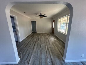 1325 W Fountain Way in Fresno, CA - Building Photo - Building Photo