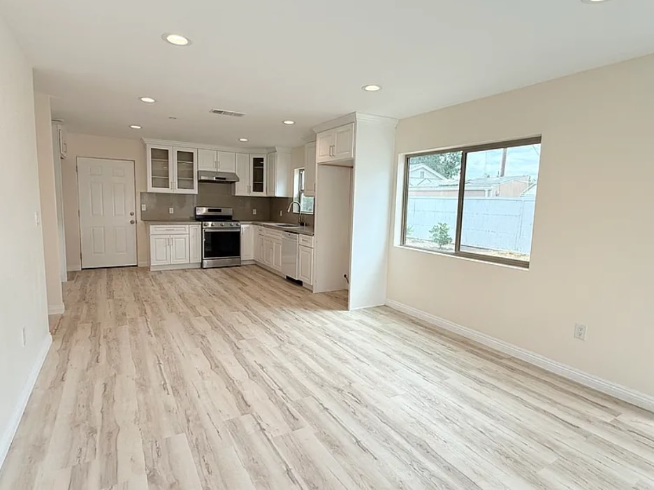 15711 Fairgrove Ave in La Puente, CA - Building Photo