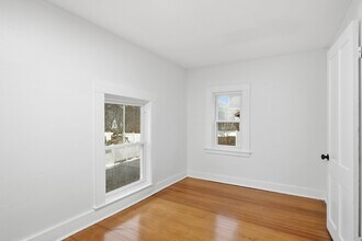 7 Day Ave, Unit 2nd floor in Westfield, MA - Foto de edificio - Building Photo