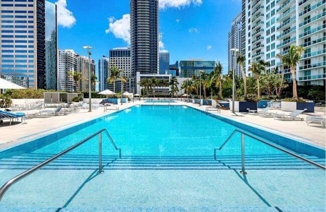 951 Brickell Ave, Unit 2808 in Miami, FL - Foto de edificio - Building Photo