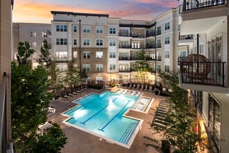Abberly Onyx Apartment Homes in Decatur, GA - Foto de edificio - Building Photo