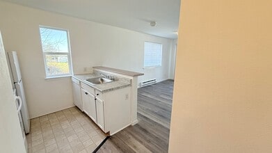 Studio Apartment for Rent in Bellingham! in Bellingham, WA - Foto de edificio - Building Photo