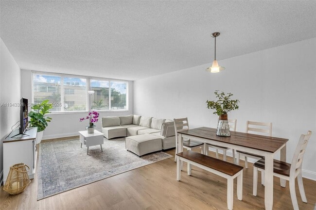 9125 SW 77th Ave in Miami, FL - Building Photo - Building Photo