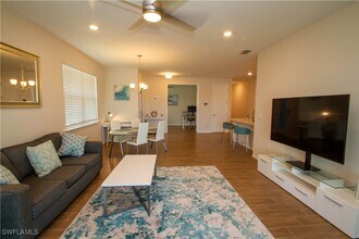 1241 Enbrook Lp in Naples, FL - Foto de edificio - Building Photo