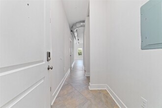 1011 Studemont St, Unit 109 in Houston, TX - Building Photo - Building Photo