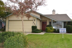 4905 W Hemlock Ave in Visalia, CA - Building Photo