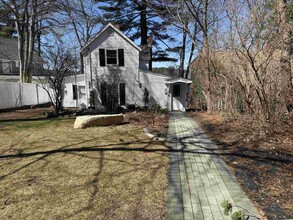 24 S Shore Rd in Salem, NH - Building Photo - Building Photo