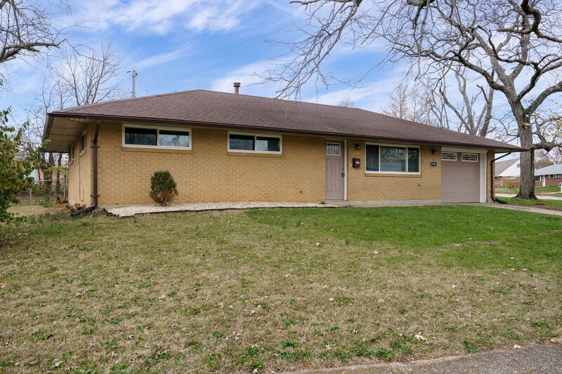 5701 Rousseau Dr in Dayton, OH - Building Photo