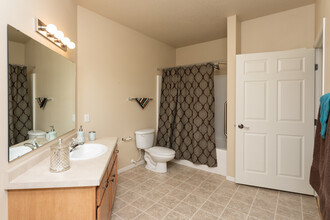 Crossings at Water's Edge in Moorhead, MN - Building Photo - Interior Photo