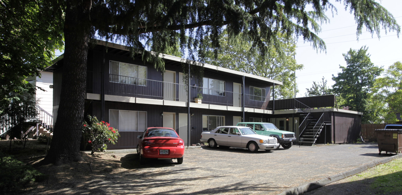 334 SE 27th Ave in Portland, OR - Foto de edificio