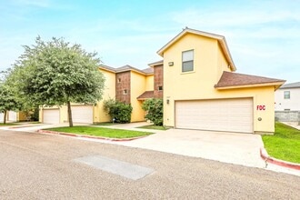 10510 Sandia Dr in Laredo, TX - Building Photo - Building Photo