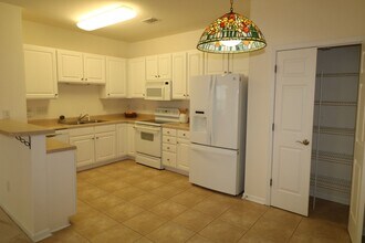 6901 Hanesbrook Cir in Clemmons, NC - Building Photo - Building Photo