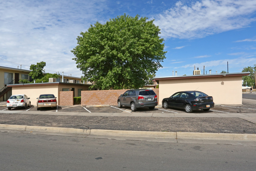 201 Columbia Dr SE in Albuquerque, NM - Building Photo