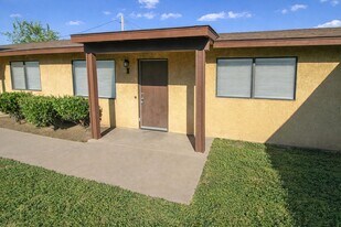 404 E Newlove Dr in Santa Maria, CA - Building Photo