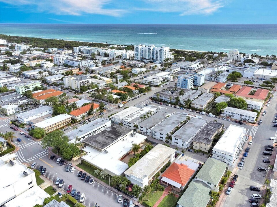 7421 Carlyle Ave in Miami Beach, FL - Building Photo