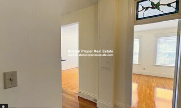 102 Queensberry St, Unit 10 in Boston, MA - Building Photo - Building Photo