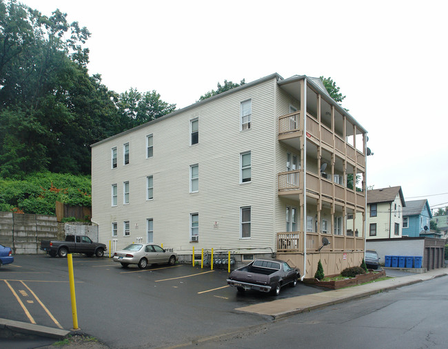 259 River St in Waterbury, CT - Foto de edificio - Building Photo