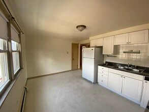 6441 W Higgins Ave in Chicago, IL - Building Photo - Building Photo