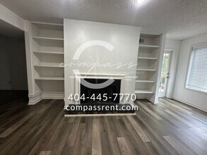 592 Emory Oaks Way in Decatur, GA - Building Photo - Building Photo