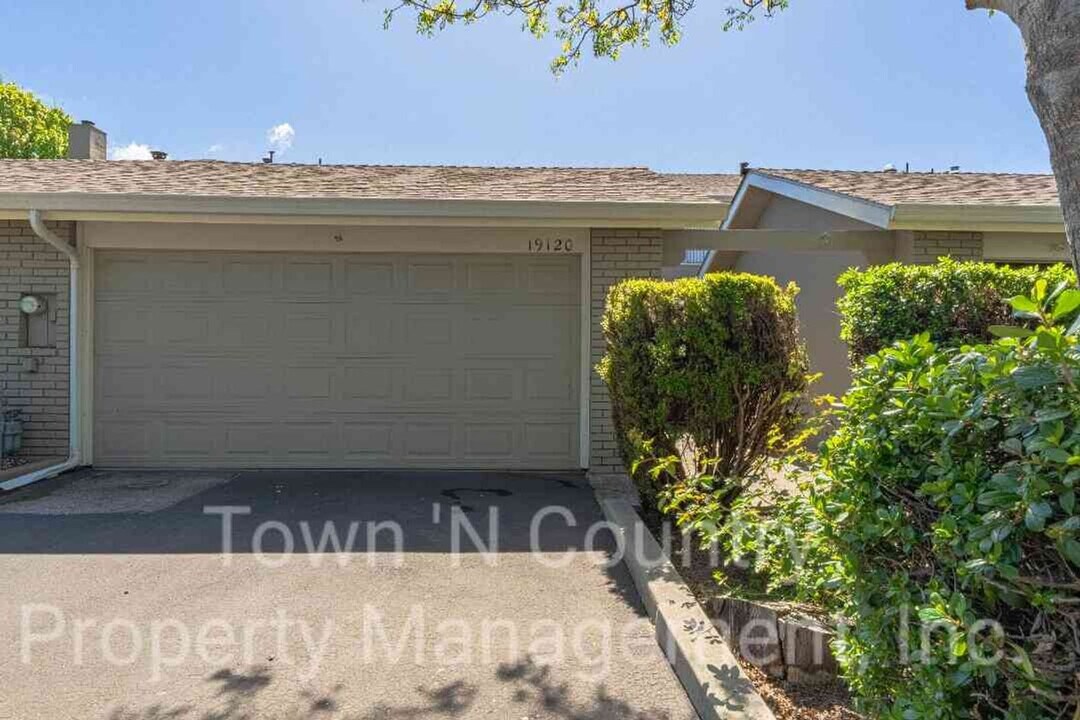 19120 Creekside Pl in Salinas, CA - Building Photo