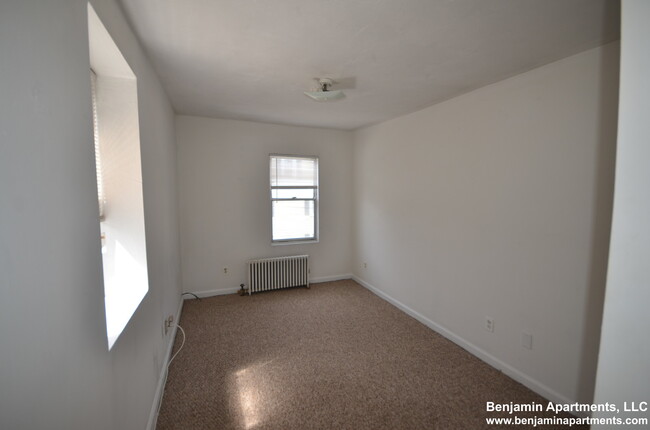 10 Shepard St, Unit 10 Shepard St. Boston MA in Boston, MA - Building Photo - Building Photo