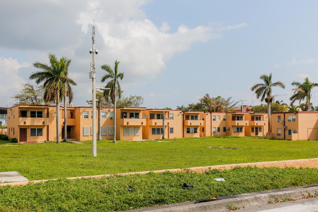 New Haven Gardens in Miami, FL - Foto de edificio