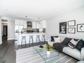 58 Byron St, Unit 1 in Boston, MA - Foto de edificio - Building Photo