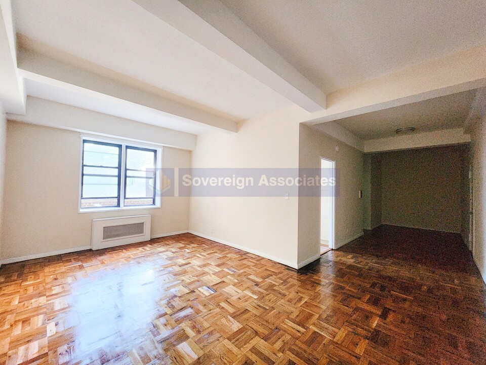 525-527 Riverdale Avenue in Yonkers, NY - Building Photo