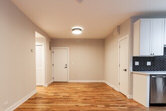 655 W Wrightwood Ave, Unit DS-213 in Chicago, IL - Building Photo - Building Photo