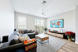 2709 E 5th St, Unit 1206 in Austin, TX - Foto de edificio - Building Photo