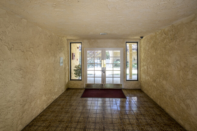 634 8th St in Imperial Beach, CA - Building Photo - Lobby