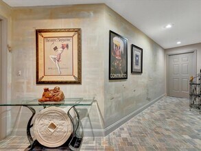 555 5th Ave NE in St. Petersburg, FL - Building Photo - Building Photo