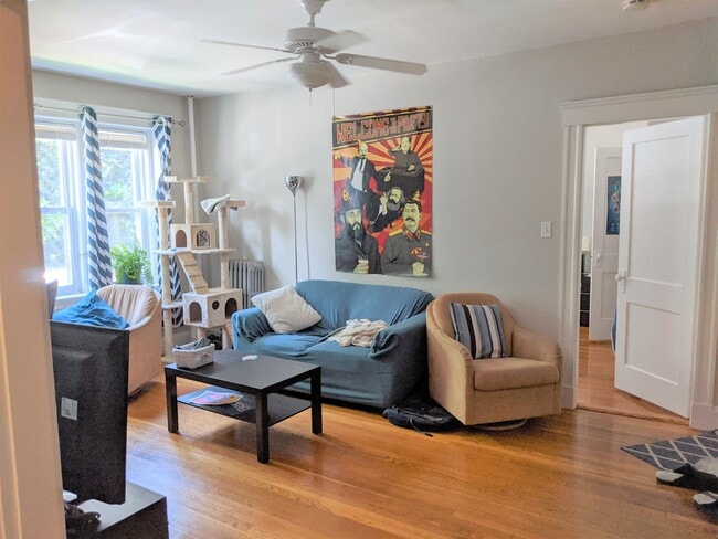 1 Gray St, Unit 3 in Cambridge, MA - Foto de edificio - Building Photo