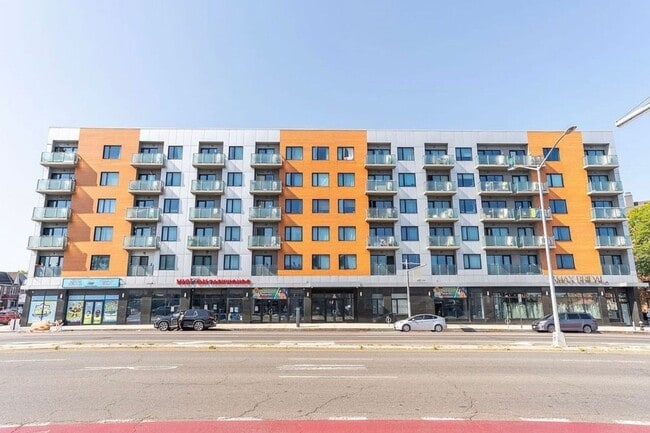62-98 Woodhaven Blvd in Rego Park, NY - Building Photo - Building Photo