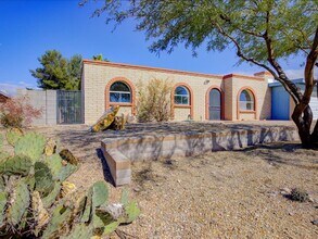 2357 S Tree Moss Ave in Tucson, AZ - Building Photo - Building Photo