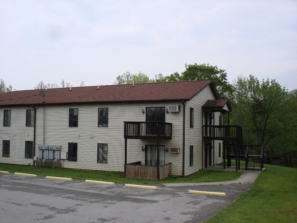 Mountain View Apartments in New Castle, VA - Building Photo