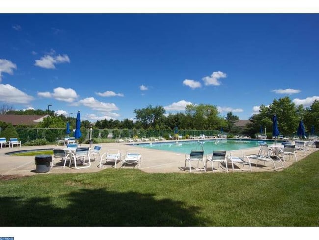 2016 Foxmeadow Dr, Unit 2016 in Royersford, PA - Foto de edificio - Building Photo