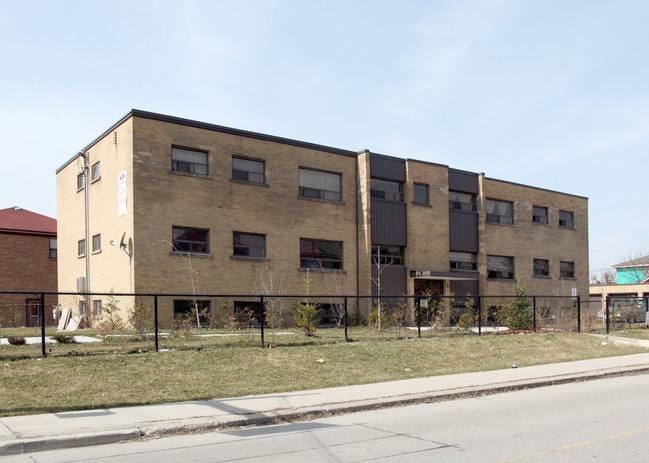 2 Pimlico Rd in Toronto, ON - Building Photo - Primary Photo