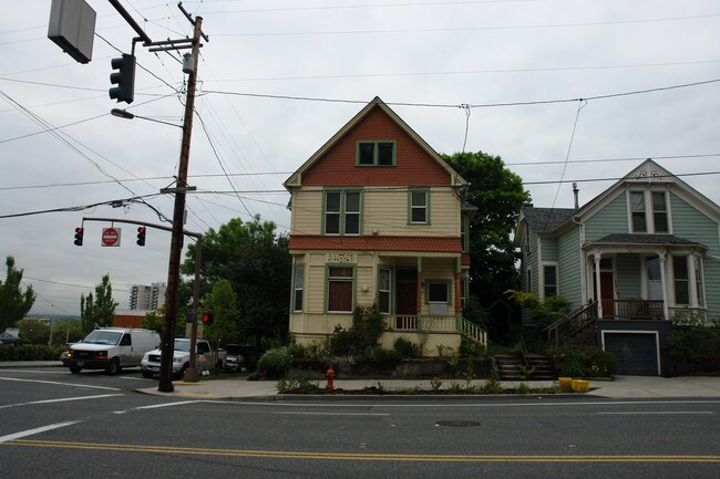 2404 SW 6th Ave in Portland, OR - Foto de edificio - Building Photo